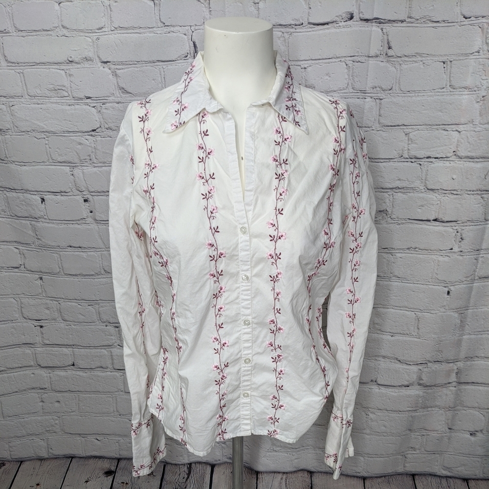 Old Navy Crisp White V-Neck Button Up Rose Embroidery Vintage Y2k Sz Medium